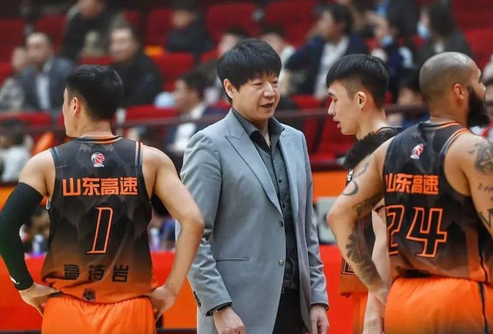 开云公司-计划有变，准备夺冠？山东签NBA前雷霆新秀，球迷：这是个狠人