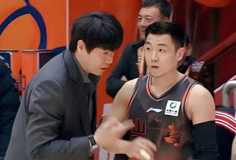 开云集团-山东男篮出征，5日对阵广州男篮，高诗岩对位郭艾伦 邱彪剑指四强